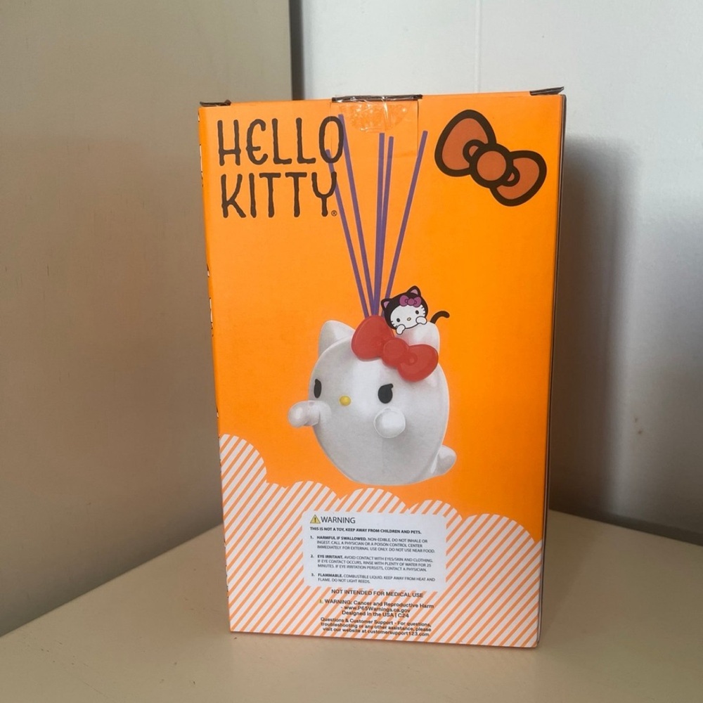 Hello Kitty Halloween Ceramic Reed Diffuser - Picture 2 of 2